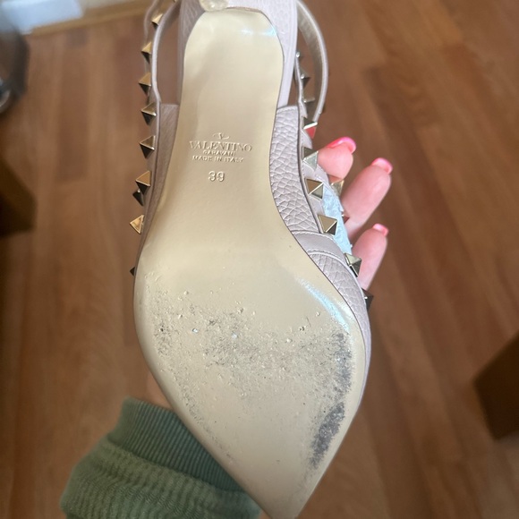 VALENTINO GARAVANI Rockstud Nude Heels - Picture 4 of 8